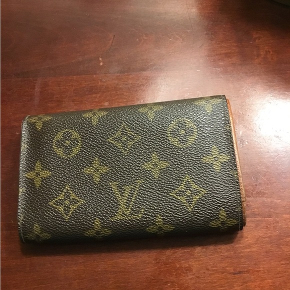 Louis Vuitton Monogram Wallet in Black and Gold - Picture 2 of 16